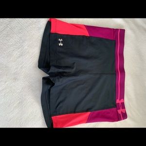 Under Armour Women’s Sz M Pink/Red/Black Shorts